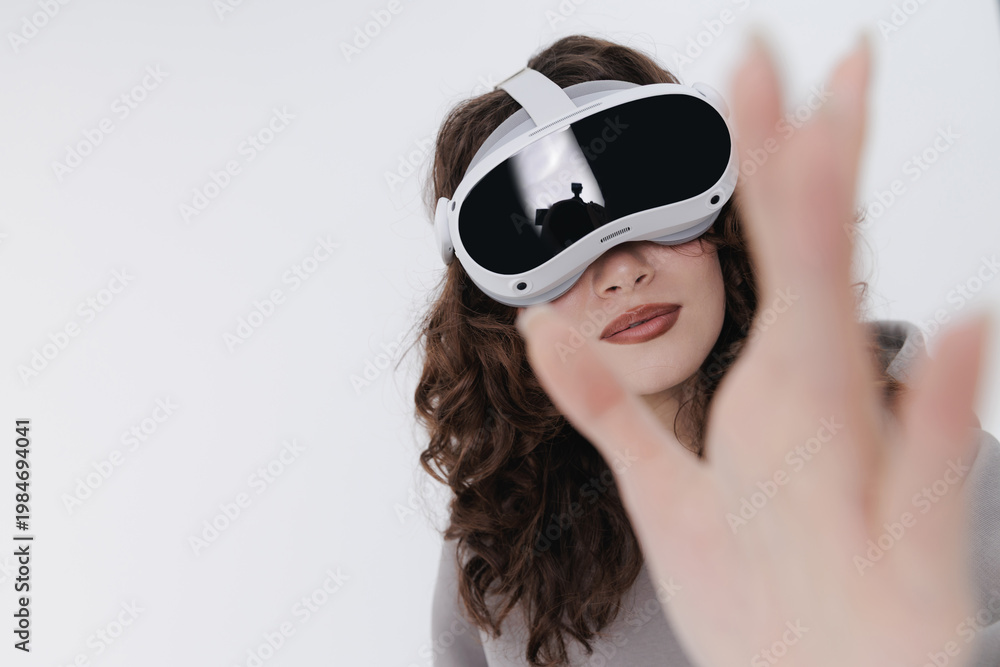 Naklejka premium Portrait Young asian female experiencing virtual reality with vr headset