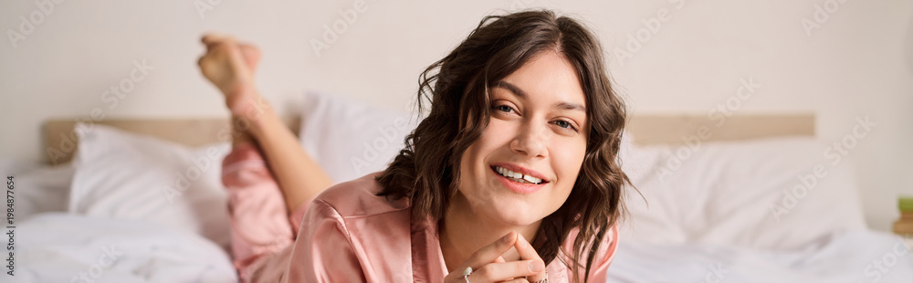 Naklejka premium Relaxing moments at home with a lovely woman enjoying her cozy space