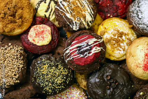 cream cookies with various fancy fillings