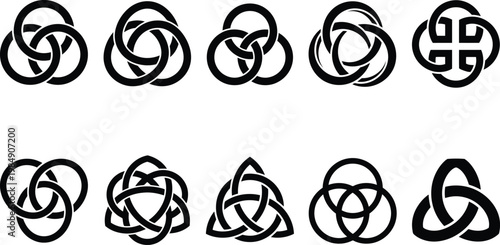 Sammlung von keltischen Knotenmustern und Symbolen in Schwarz-Weiß-Darstellung, die verschiedene ineinander verschlungene Designs zeigen.
