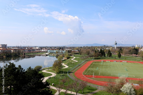 Das Seeparkgelände im Freiburger Westen im Frühling