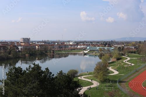 Das Seeparkgelände im Freiburger Westen im Frühling