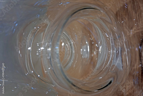 mundgeblasenes Glas bildet abstrakte Formen - moundblown glass forming abstract perspectives