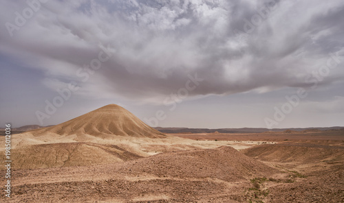 Konstfotografi Huge cone-shaped Ashosh Hill in the Nahal Ashosh Nature Reserve, Negev Desert, Israel