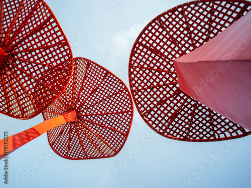 Canvas-taulu Abstract red sculpture, geometric metal, sky view - Modern art
