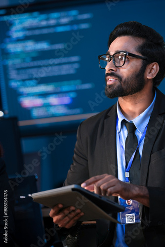 Cuadro en lienzo An Indian male tech leader or consultant presents a new digital strategy