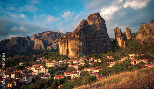 фотографія Village of Kastraki Nestled Under Giant Meteora Rock Formations at Sunset