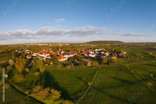 Wallpaper Mural Sporkenheim (Ingelheim) mit Westerberg (Tafelberg) Torontodigital.ca