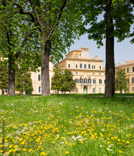 Foto Parma - The park and palace Palazzo Ducale - Ducal palace.