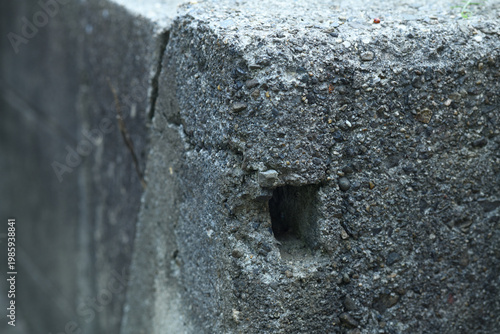 石の混じった古いコンクリート