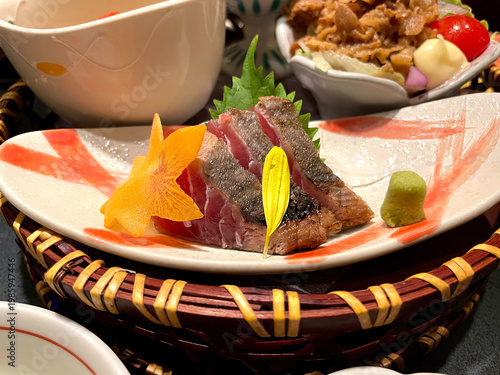 Wallpaper Mural カツオのたたき ─ 薬味と花型飾りの和食刺身プレート Torontodigital.ca