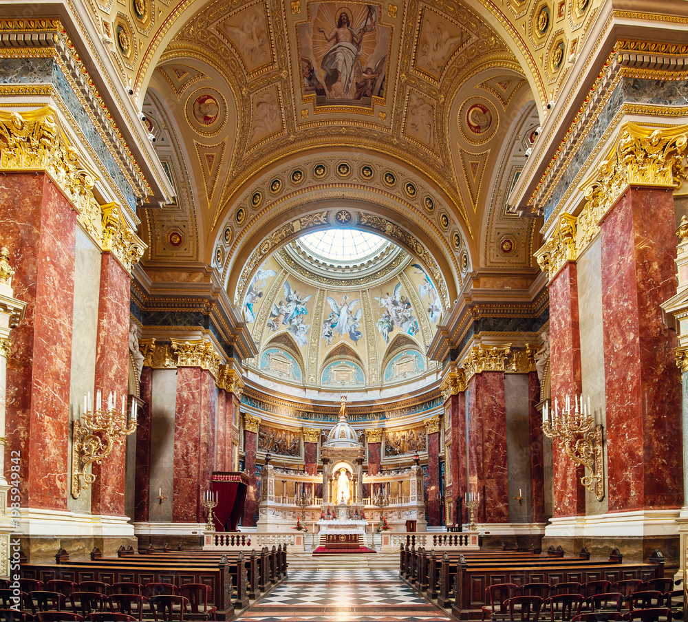 Obraz premium Interior of the magnificent Saint Stephen's Basilica Budapest, Hungary