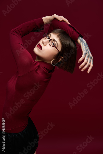 Obraz na plátně Fashion forward young woman showcases artful pose with stylish attire and bold e