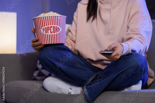 Woman with tasty popcorn wa...