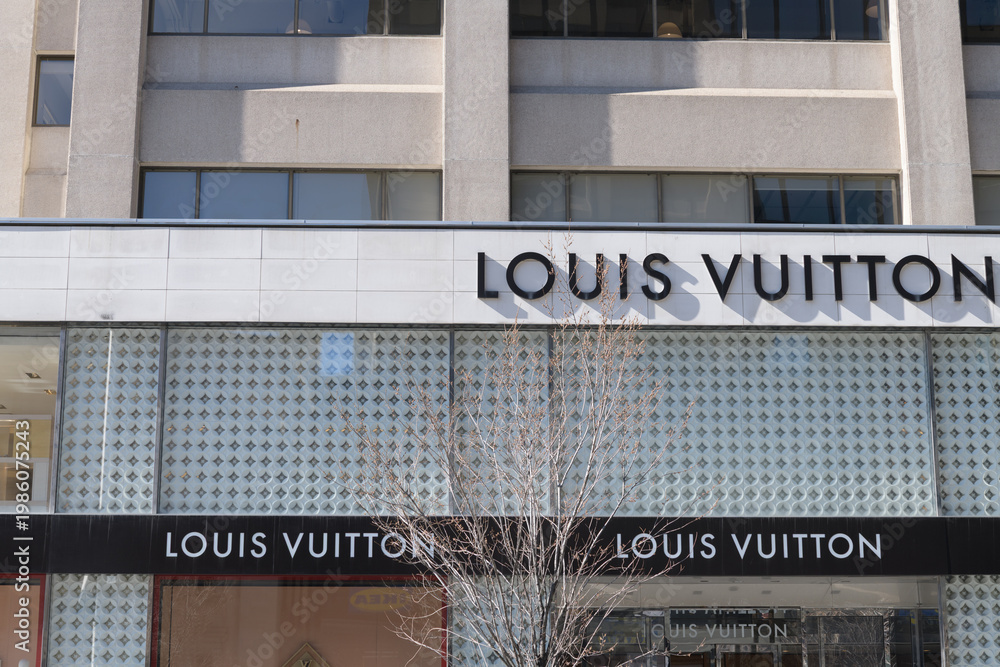 Fototapeta premium exterior building and sign of Louis Vuitton, a leather goods store, located here at 150 Bloor St W, inside 89 Avenue Yorkville, Toronto