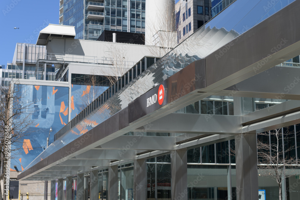 Fototapeta premium exterior building and sign of BMO Bank of Montreal, branch, located at 200 King St W, Toronto