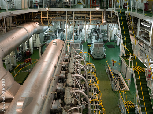 Foto Marine Engine Room Interior with Diesel Machinery and Pipelines
