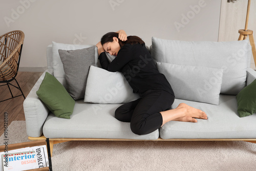 Depressed young woman sitti...