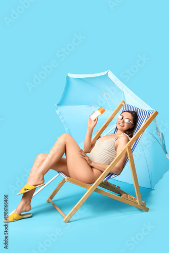 Young woman with sunscreen ...