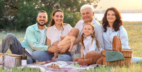 Portrait of big family on p...