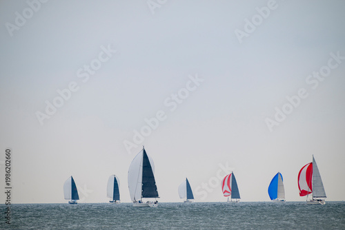 Segelboote auf der Ostsee in der Eckernförder Bucht, Schleswig-Holstein, Deutschland