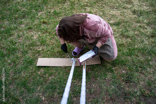 Cuadro en lienzo Professional utilizing measuring tools and clipboards to record measurements for