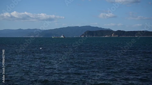 加太湾を航行する船 （和歌山県和歌山市, 2026年1月）