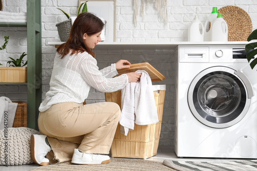Young woman putting towel i...