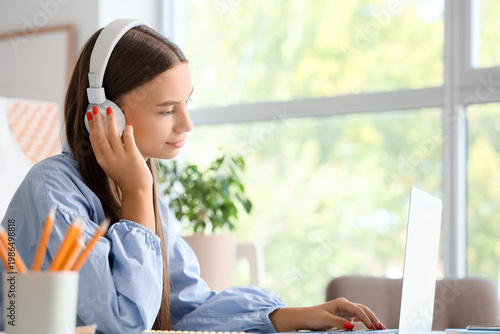 Teenage girl with headphone...