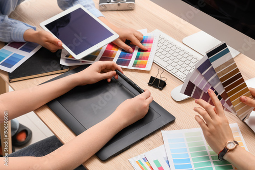 Team of female designers wo...