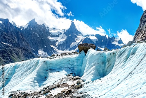 Quadro su tela Glacier ice formations with crevasse and sharp mountain peaks in Mont Blanc Alps