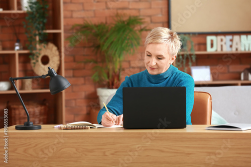 Mature female freelancer wo...