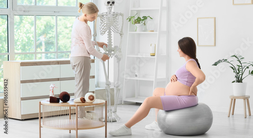 Young doula demonstrating p...