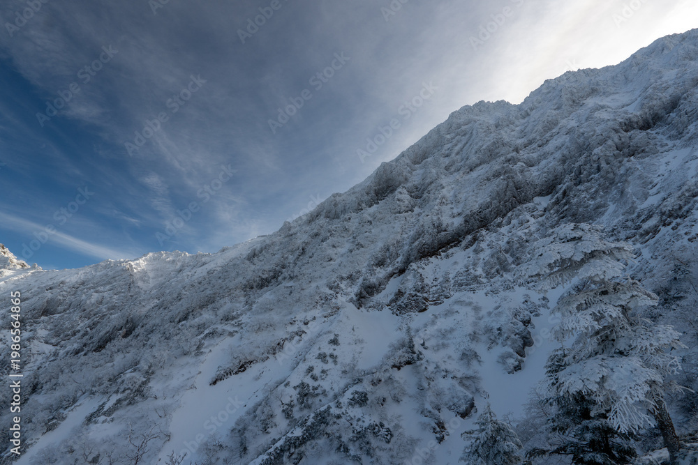 Obraz premium Mount Yatsugatake and Mount Akadake in the Snowy Mountains