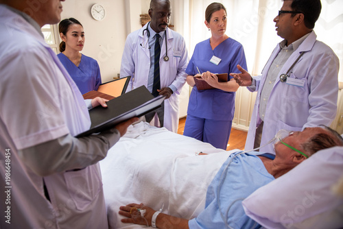 Photos Medical team discussing patient care
