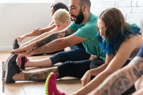 Valokuva Group stretching exercise class photo