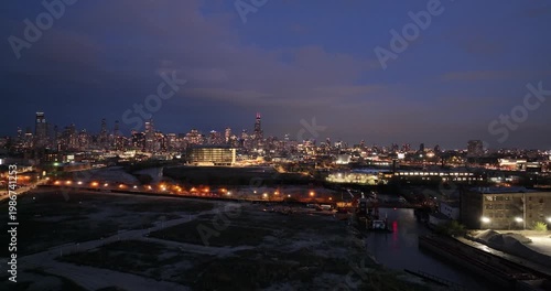  Cinematic Aerial Drone Video of Goose Island and Chicago Skyline at Night — Downtown Chicago Illuminated — April 15, 2026 A smooth cinematic aerial drone video sweeping over Goose Island 