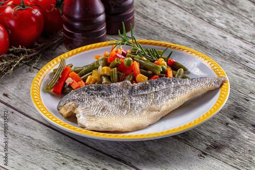Tableau sur toile Steamed seabass fish fillet with vegetables