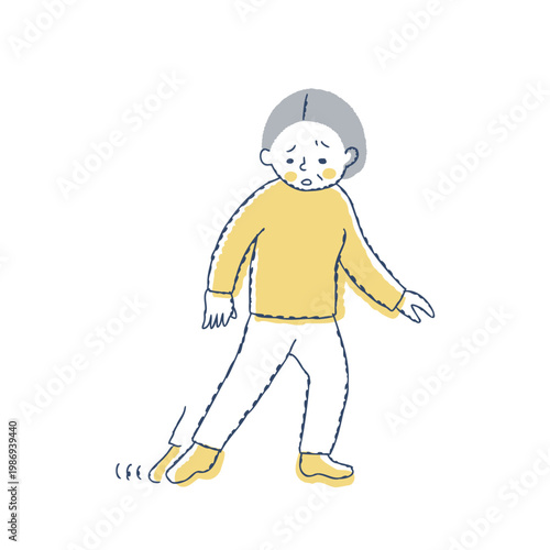 足を引きずって歩くシニア女性