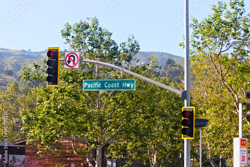 Obraz na płótnie Pacific Coast Highway Traffic Signal in Malibu