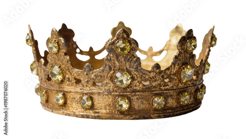 фотографія Ornate golden crown with yellow gemstones, isolated on transparent background