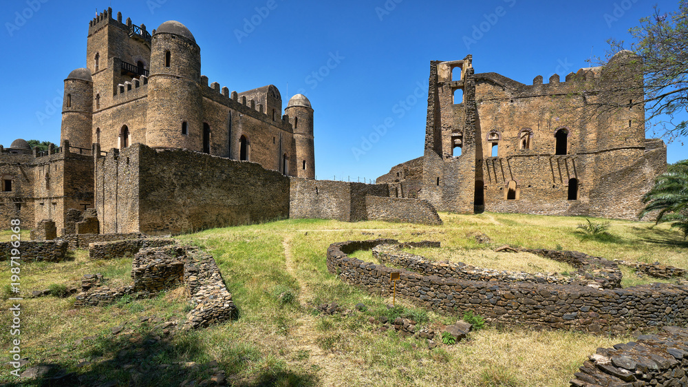 Φωτογραφία Fasilides castle and ruins in the Royal Enclosure Fasil Ghebbi in Gondar, Ethiop