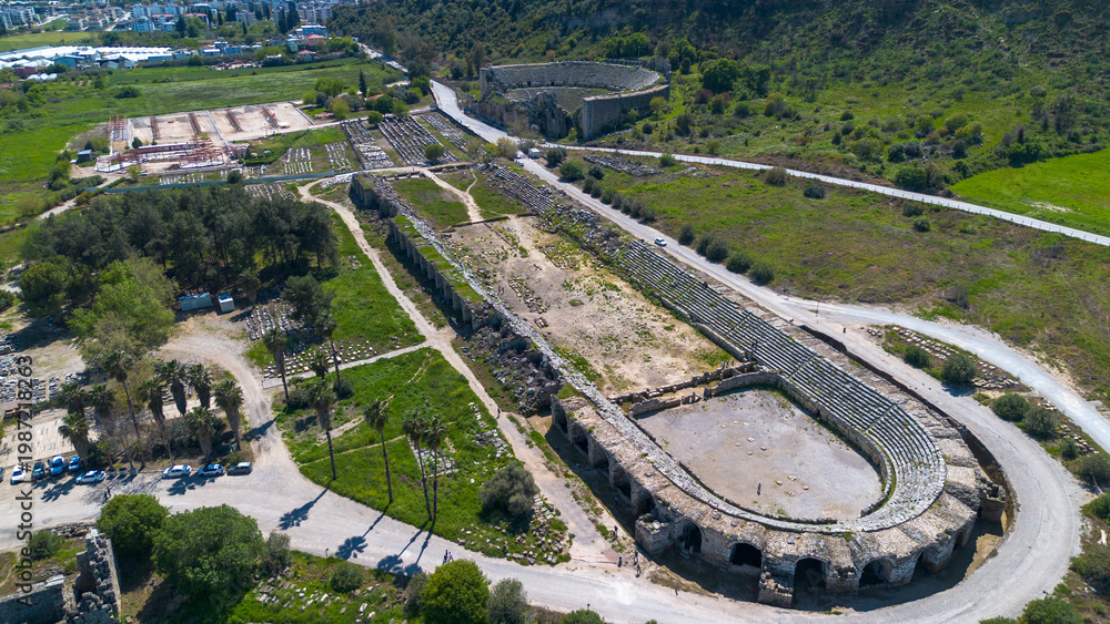 Obraz premium Aerial Panoramic View of the Column-Lined Street and Ancient Roman Ruins in Perge, Antalya, Turkey
