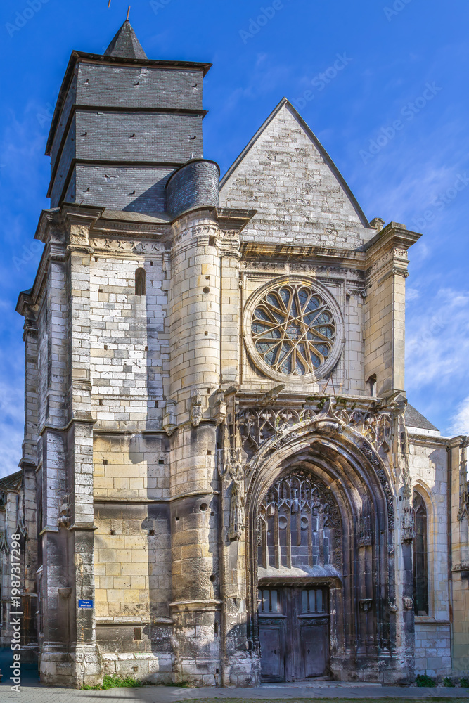 Obraz premium Temple Saint-Eloi in Rouen, France. Front facade view under a partly cloudy sky