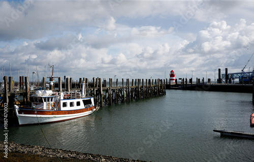 Einfahrt vom Hafen Wyk auf Föhr mit Leuchtfeuer.