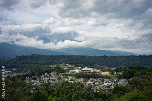 夏の長野県上伊那郡中川村の街並み