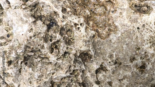 Foto Close up macro of rough stone texture with natural rock surface pattern, aged wa