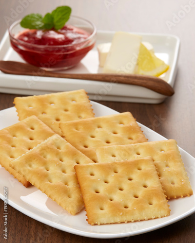 シンプルなクラッカーのイメージ