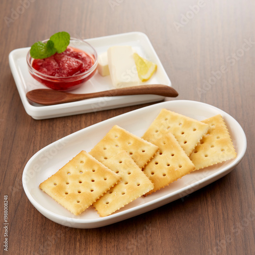 シンプルなクラッカーのイメージ