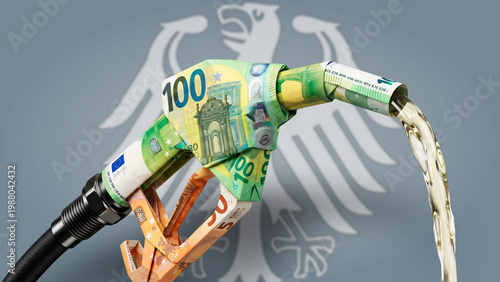 Zapfpistole aus gefalteten Euroscheinen, aus der Benzin fließt vor dem Hintergrund des deutschen Bundesadlers